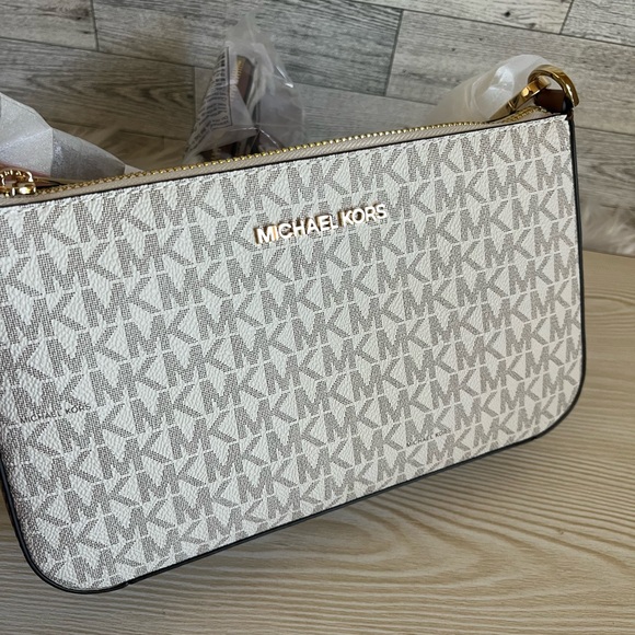 Michael Kors Vanilla Crossbody with Tech Attachment - Picture 4 of 7